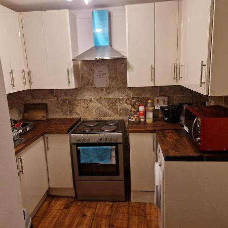Twin Bed For Guests Apartment London Exterior photo
