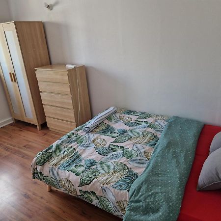 Twin Bed For Guests Apartment London Exterior photo