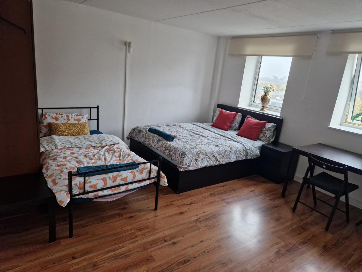 Twin Bed For Guests Apartment London Exterior photo